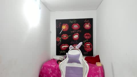 ladyboom18 online show from 09-18-25, 02:57