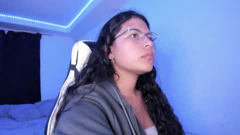  Lady  online show from 02-02-25, 03:21