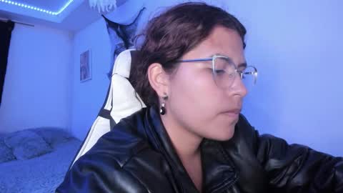  Lady  online show from 10-15-25, 02:33