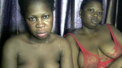 Snapshot of ladylilasexy chatting on 06-11-26, 07:39 sexylila online show from 06-11-26, 07:39