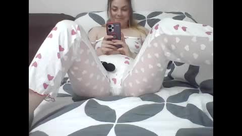 Snapshot of ladymellns chatting on 10-17-25, 11:18 LadyMellns online show from 10-17-25, 11:18