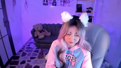 Lady  online show from 10-22-25, 04:57