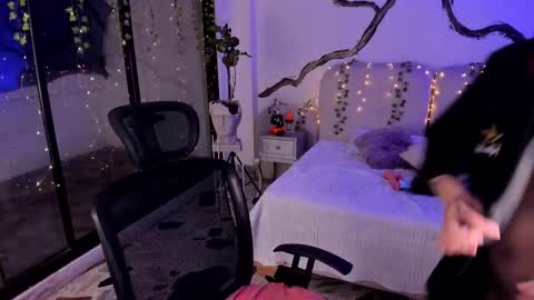 Lady  online show from 10-31-25, 05:08