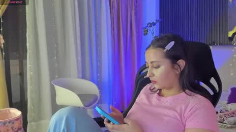 Snapshot of ladysweetts chatting on 06-21-26, 03:53 Lady online show from 06-21-26, 03:53
