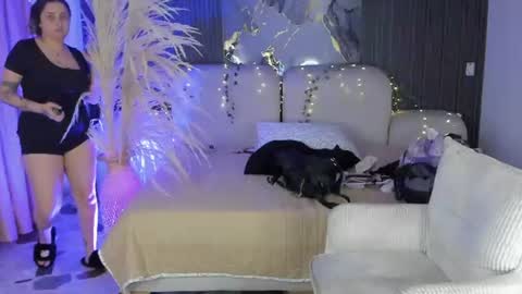 Snapshot of ladysweetts chatting on 07-11-26, 03:31 Lady online show from 07-11-26, 03:31