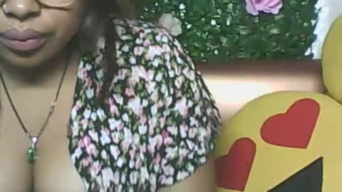 Snapshot of ladyxsnakes chatting on 10-19-25, 06:25 LadyXSnakes online show from 10-19-25, 06:25