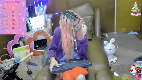 Skinnygirl online show from 10-10-25, 01:59