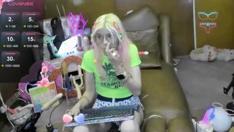 Skinnygirl online show from 11-13-25, 01:48