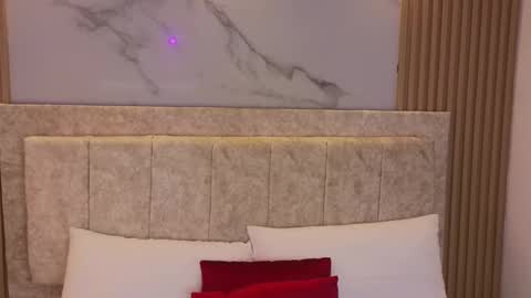 laiamilf online show from 01-29-25, 09:17