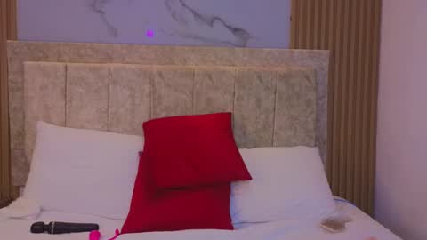 laiamilf online show from 03-07-25, 12:48