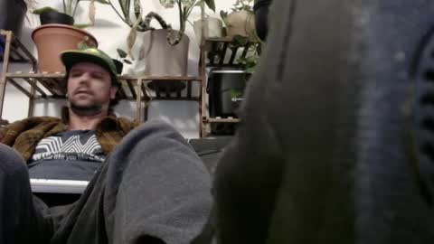 Snapshot of laidback_and_chill chatting on 01-01-25, 08:56 Rick online show from 01-01-25, 08:56