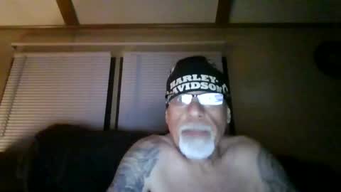 Snapshot of laidbackluxury chatting on 05-13-26, 02:31 laidbackluxury online show from 05-13-26, 02:31