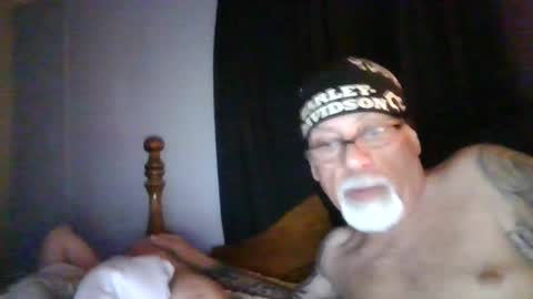 Snapshot of laidbackluxury chatting on 05-14-26, 02:51 laidbackluxury online show from 05-14-26, 02:51