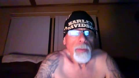 Snapshot of laidbackluxury chatting on 05-17-26, 02:53 laidbackluxury online show from 05-17-26, 02:53
