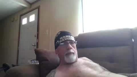 Snapshot of laidbackluxury chatting on 05-18-26, 04:24 laidbackluxury online show from 05-18-26, 04:24