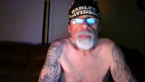 Snapshot of laidbackluxury chatting on 05-19-26, 01:56 laidbackluxury online show from 05-19-26, 01:56