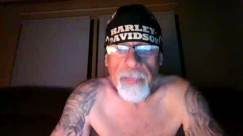 Snapshot of laidbackluxury chatting on 05-20-26, 01:23 laidbackluxury online show from 05-20-26, 01:23