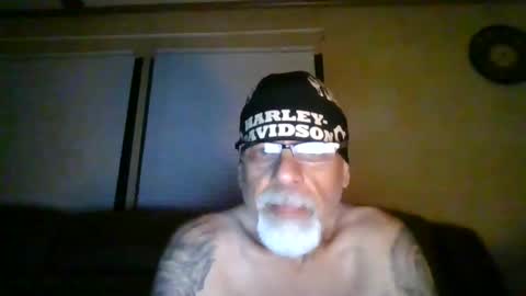 Snapshot of laidbackluxury chatting on 05-30-26, 08:00 laidbackluxury online show from 05-30-26, 08:00