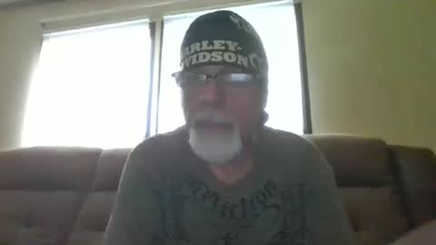 Snapshot of laidbackluxury chatting on 06-05-26, 08:25 laidbackluxury online show from 06-05-26, 08:25