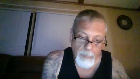 Snapshot of laidbackluxury chatting on 06-08-26, 01:50 laidbackluxury online show from 06-08-26, 01:50