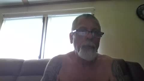 Snapshot of laidbackluxury chatting on 06-08-26, 06:19 laidbackluxury online show from 06-08-26, 06:19