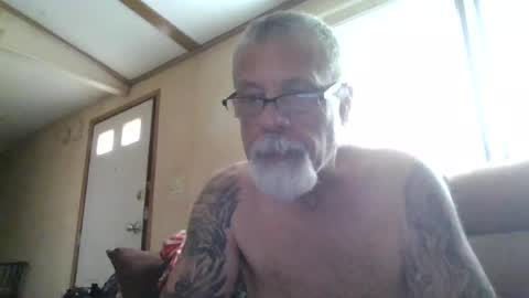 Snapshot of laidbackluxury chatting on 06-12-26, 06:07 laidbackluxury online show from 06-12-26, 06:07