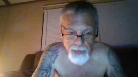 Snapshot of laidbackluxury chatting on 06-15-26, 07:43 laidbackluxury online show from 06-15-26, 07:43