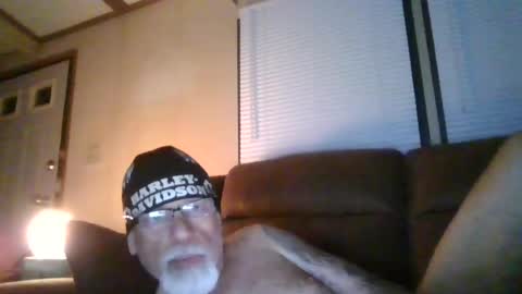 Snapshot of laidbackluxury chatting on 06-20-26, 08:06 laidbackluxury online show from 06-20-26, 08:06