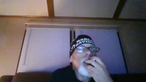 Snapshot of laidbackluxury chatting on 06-23-26, 03:48 laidbackluxury online show from 06-23-26, 03:48