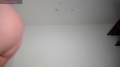 Snapshot of laila_laly chatting on 12-06-24, 04:03 Leila Laly online show from 12-06-24, 04:03