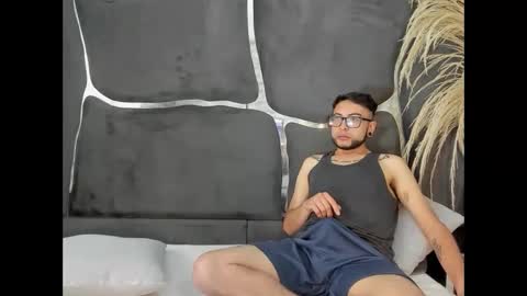 Snapshot of lailaandoliver chatting on 12-16-25, 01:16 lailaandoliver online show from 12-16-25, 01:16