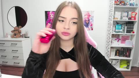 Snapshot of lain__ chatting on 01-28-25, 01:05 Kira online show from 01-28-25, 01:05