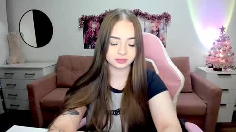 Snapshot of lain__ chatting on 12-17-25, 07:20 Kira online show from 12-17-25, 07:20