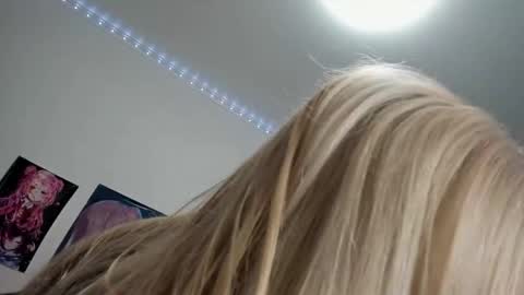 Snapshot of lain__ chatting on 05-15-26, 10:50 Kira online show from 05-15-26, 10:50