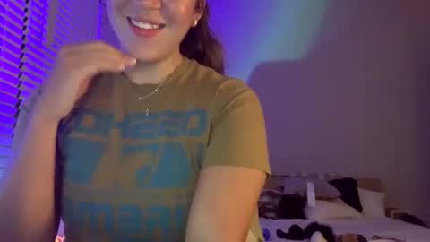 Snapshot of laineylifts chatting on 01-10-26, 12:01 Lainey online show from 01-10-26, 12:01