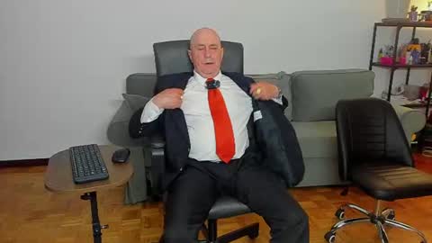 Snapshot of lajose52 chatting on 06-19-26, 06:45 lajose52 online show from 06-19-26, 06:45