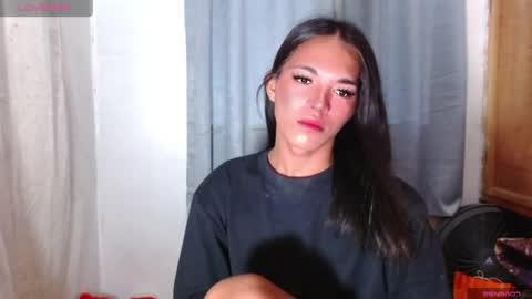 Snapshot of lala_moves chatting on 05-17-26, 05:16 Joxie online show from 05-17-26, 05:16