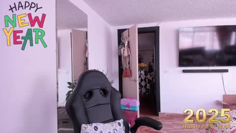 Snapshot of lalanaughty1 chatting on 01-01-25, 03:03 Sofi online show from 01-01-25, 03:03