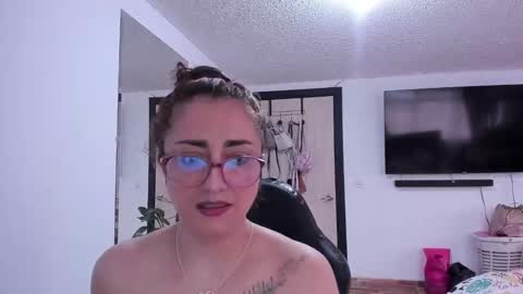 Snapshot of lalanaughty1 chatting on 01-05-25, 12:21 Sofi online show from 01-05-25, 12:21