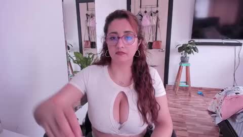 Snapshot of lalanaughty1 chatting on 02-11-25, 09:35 Sofi online show from 02-11-25, 09:35