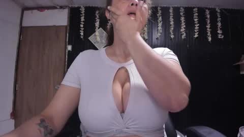 Snapshot of lalanaughty1 chatting on 12-03-25, 12:25 Sofi online show from 12-03-25, 12:25