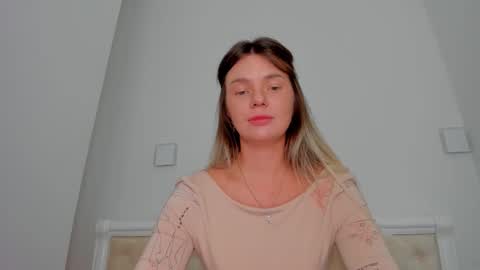 Snapshot of lallie_ chatting on 11-06-25, 12:39 Lallie online show from 11-06-25, 12:39