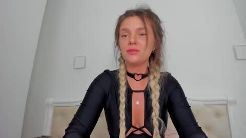 Snapshot of lallie_ chatting on 12-17-25, 03:29 Lallie online show from 12-17-25, 03:29