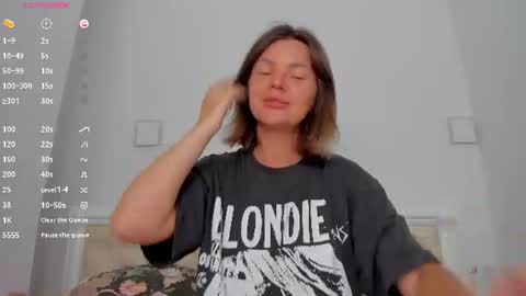 Lallie  online show from 06-11-26, 03:43