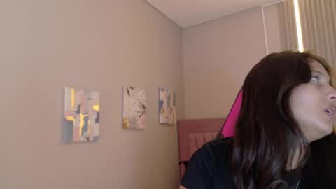 Laura online show from 11-22-25, 12:04