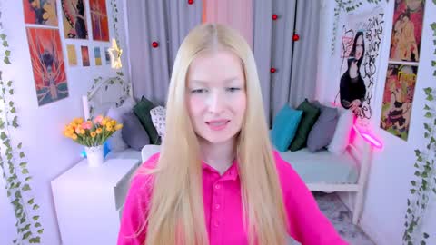 Snapshot of laly_peach chatting on 12-13-24, 11:13 Laly online show from 12-13-24, 11:13