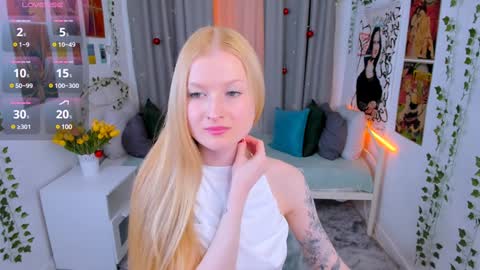 Snapshot of laly_peach chatting on 12-17-24, 04:32 Laly online show from 12-17-24, 04:32
