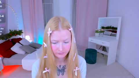 Snapshot of laly_peach chatting on 12-21-24, 04:25 Laly online show from 12-21-24, 04:25