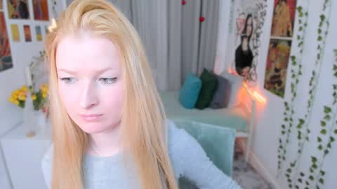 Snapshot of laly_peach chatting on 12-24-24, 07:00 Laly online show from 12-24-24, 07:00