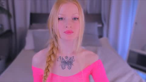 Snapshot of laly_peach chatting on 12-25-24, 04:12 Laly online show from 12-25-24, 04:12